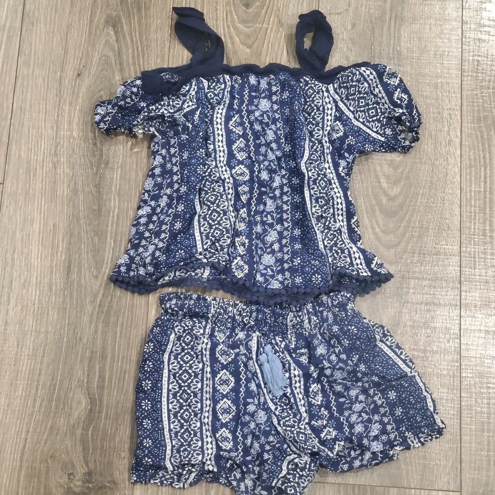 Girls Justice 2 Piece outfit Size 8  Navy and White Floral Patterned Apparel